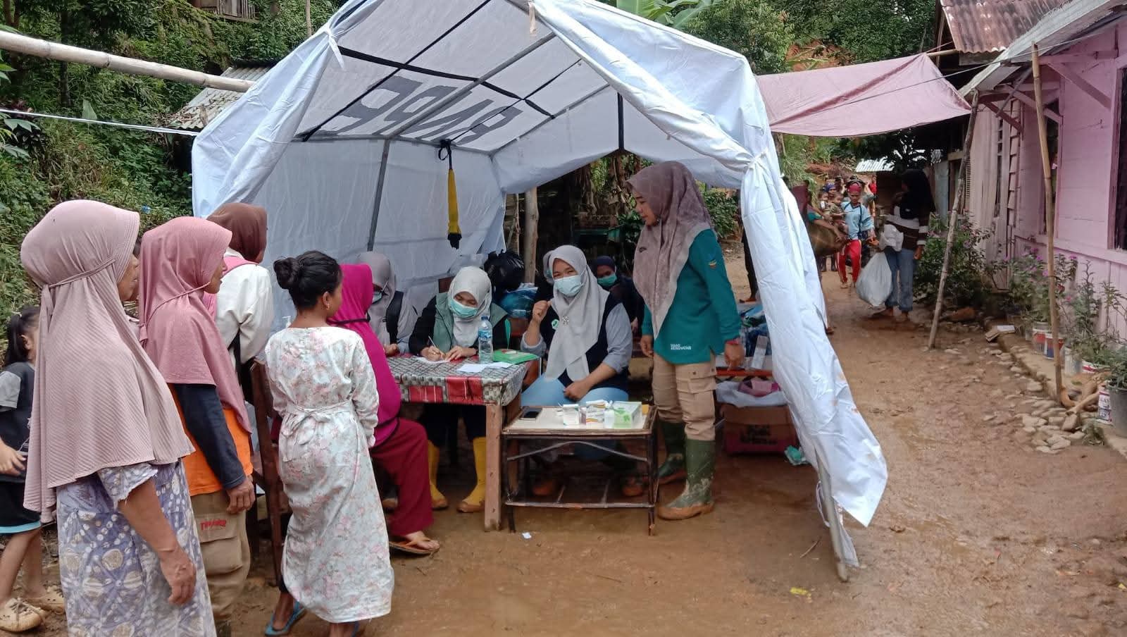 RSUD Dr. Muhammad Zein Painan Bersama Tim Lintas Sektor Gelar Layanan Kesehatan Pasca Bencana di Kec