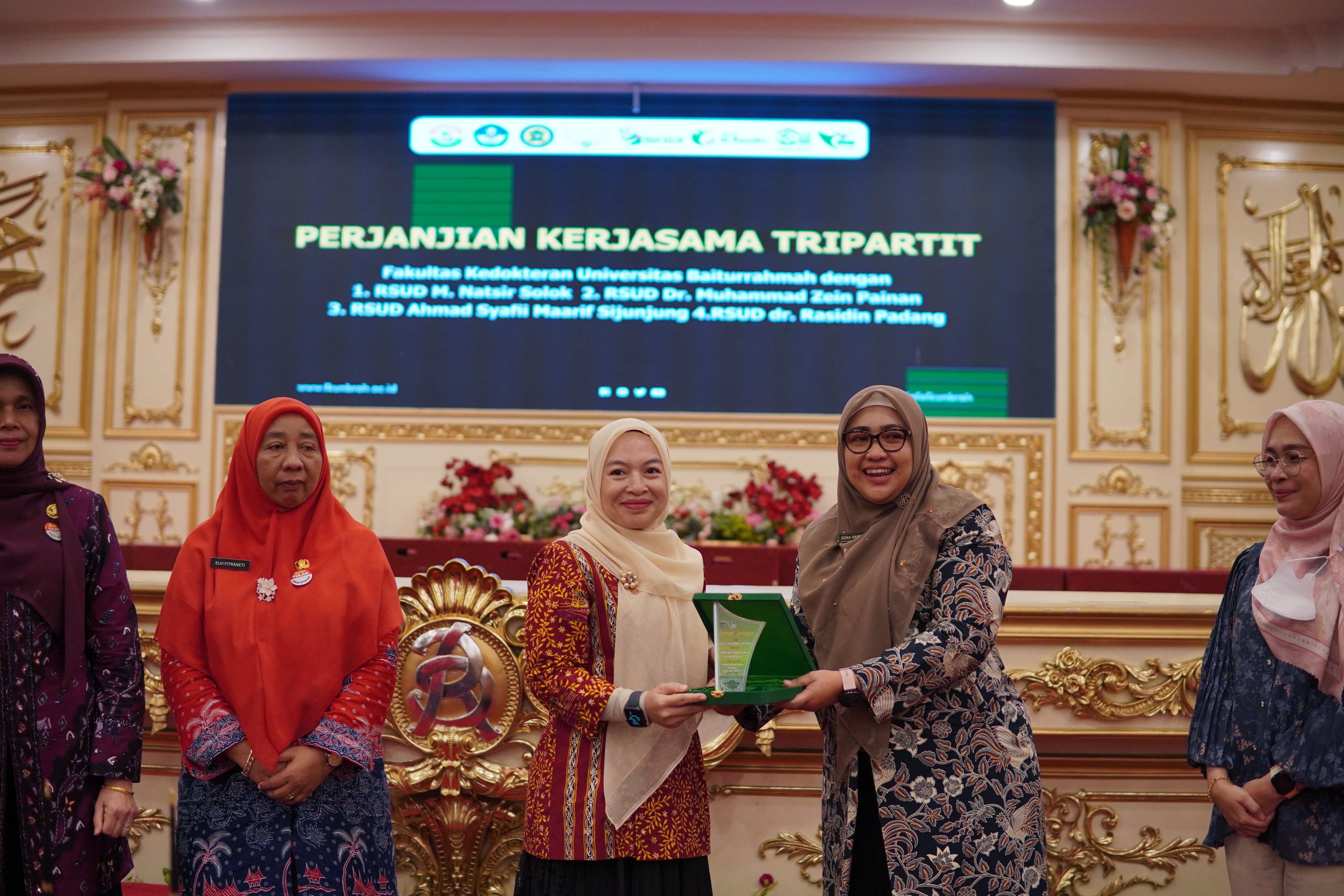 RSUD Dr. Muhammad Zein Painan Hadiri dan Tandatangani Perjanjian Kerjasama Tripartit FK Baiturrahmah