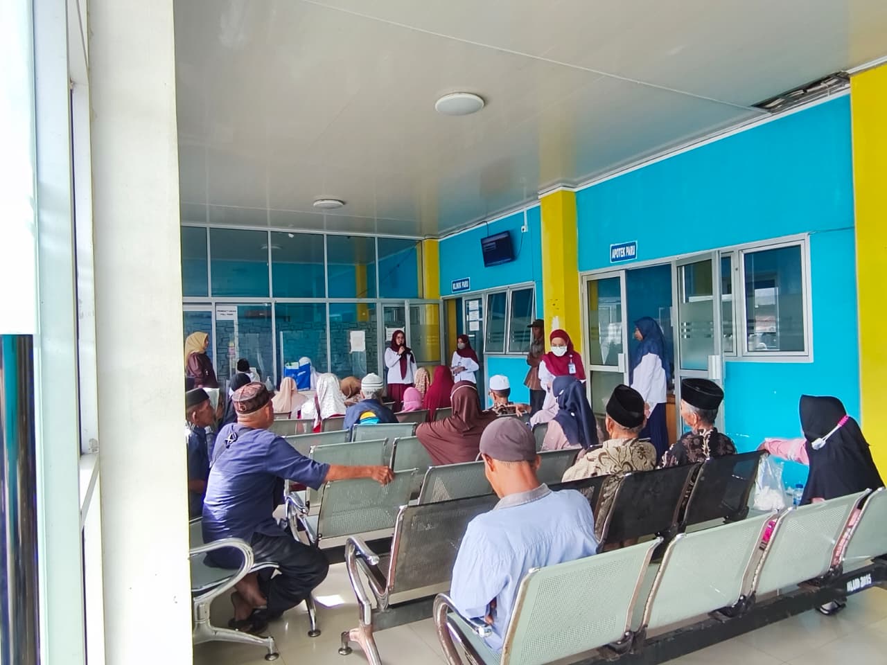 Mahasiswa PKPA Apoteker Universitas Perintis Indonesia Laksanakan Penyuluhan Penggunaan Inhaler dan