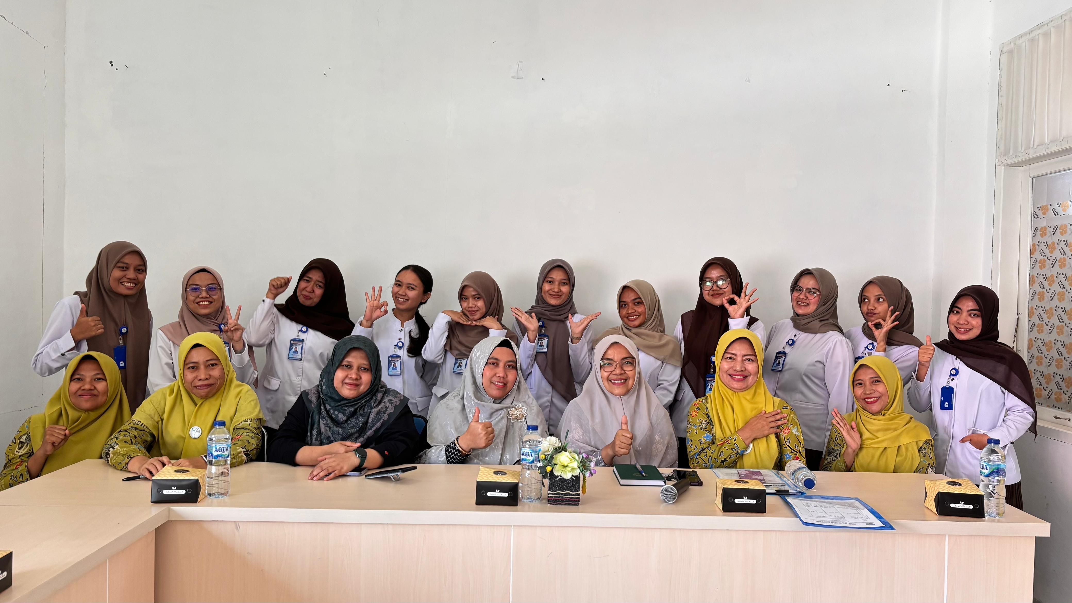 RSUD Dr. Muhammad Zein Painan Tutup Kegiatan Praktik Mahasiswa PKPA Angkatan 37