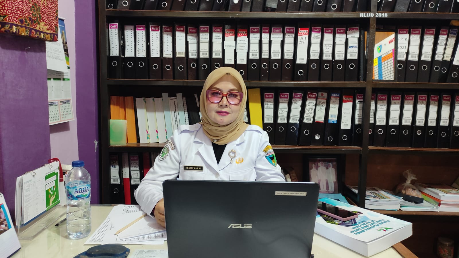 Desmawarni, SKM, MM: Di Antara Jadwal, Shift, dan Kepercayaan