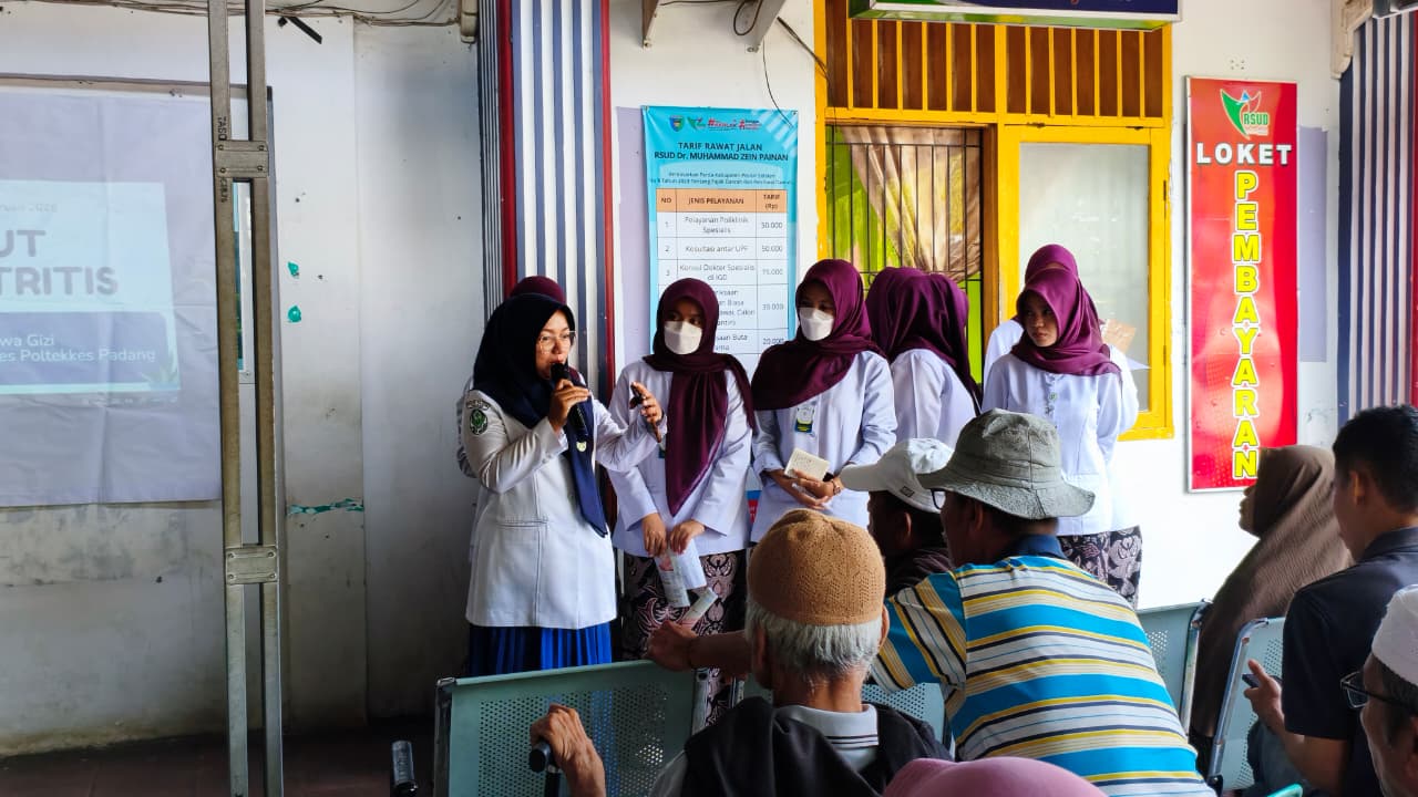 PENYULUHAN KESEHATAN TENTANG GOUT ARTHRITIS OLEH MAHASISWA GIZI POLTEKKES KEMENKES RI PADANG