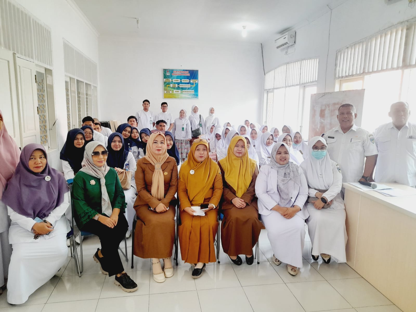 Penerimaan dan Orientasi PKL S1 Gizi, D4 Anestesiologi, dan Dokter Muda di RSUD Dr. M. Zein Painan