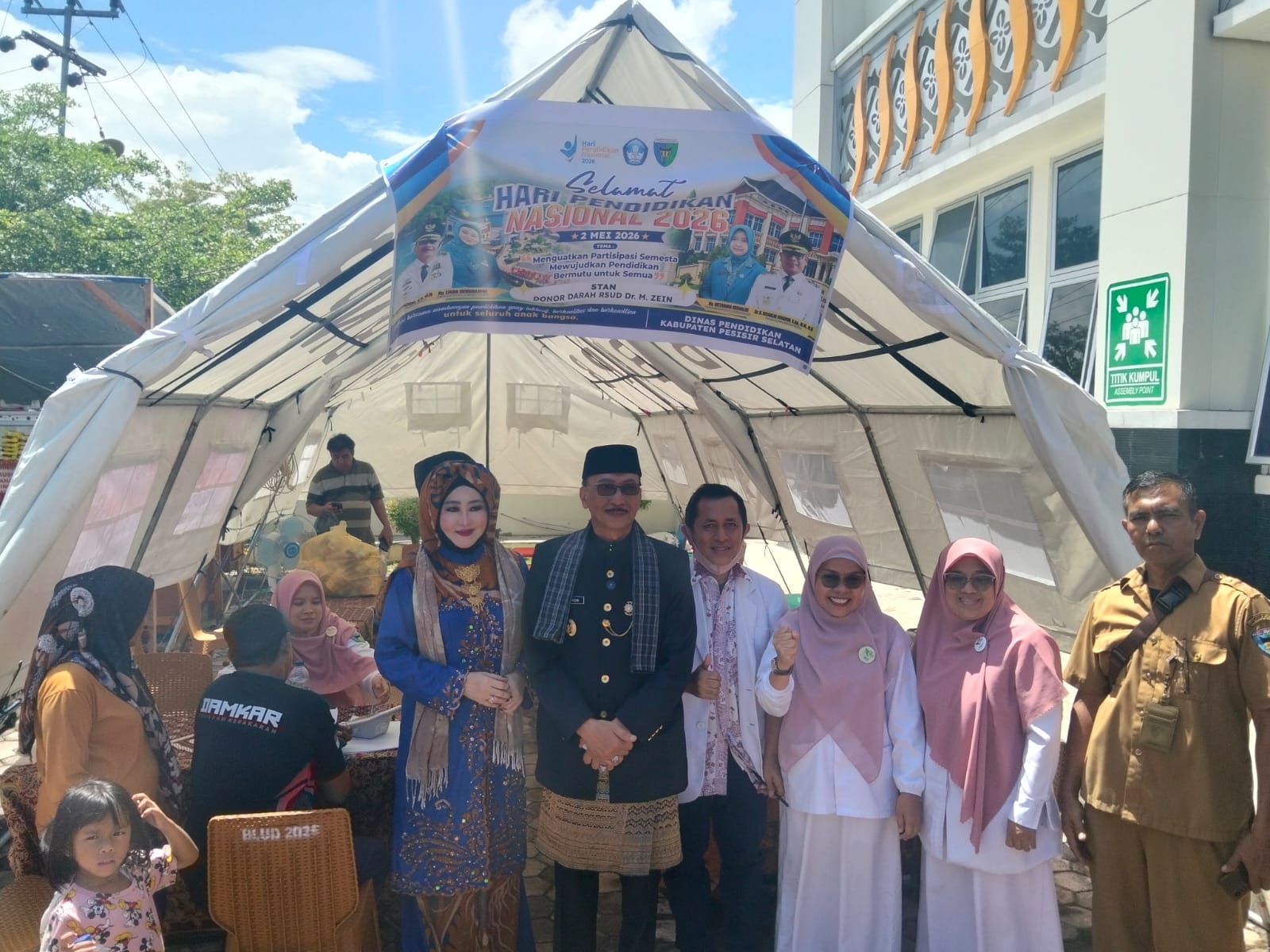 Bakti Sosial Donor Darah Peringati Hardiknas