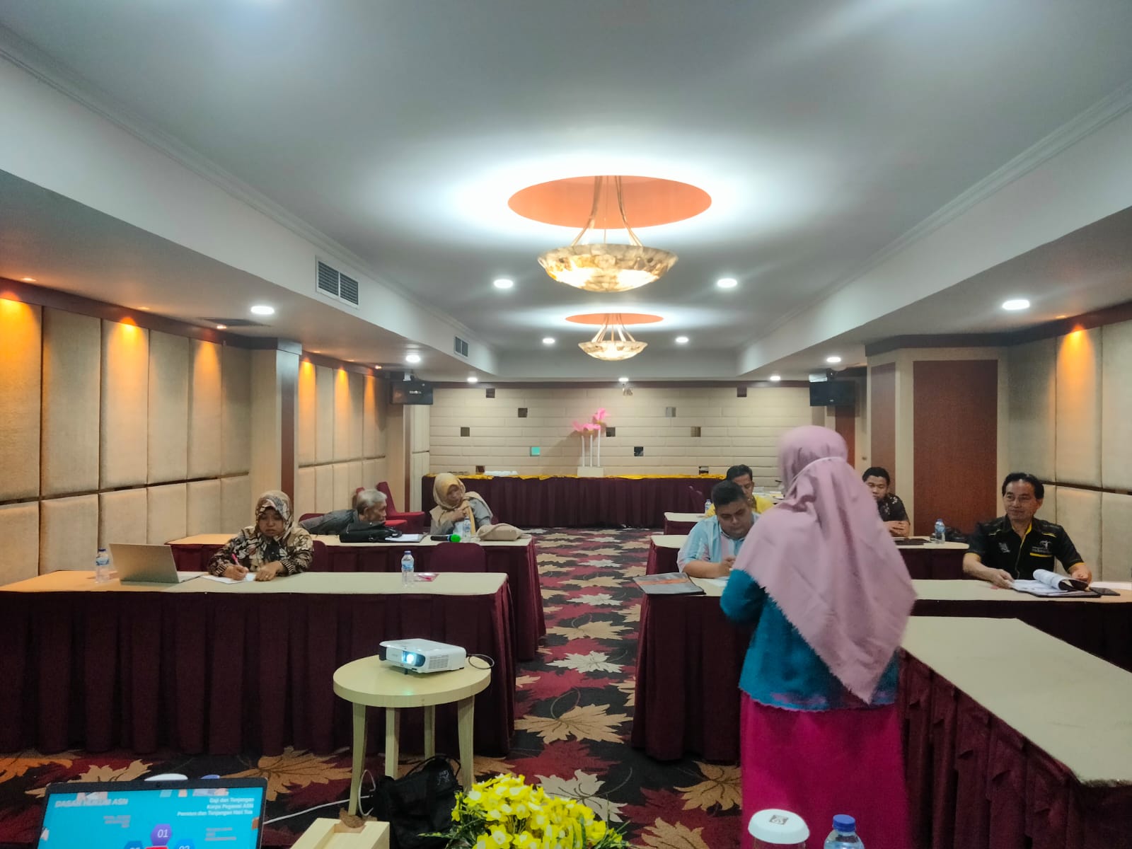 Staf Kepegawaian Mengikuti Bimtek Pedoman Penyusunan SK Dan Penilaian Kinerja PNS