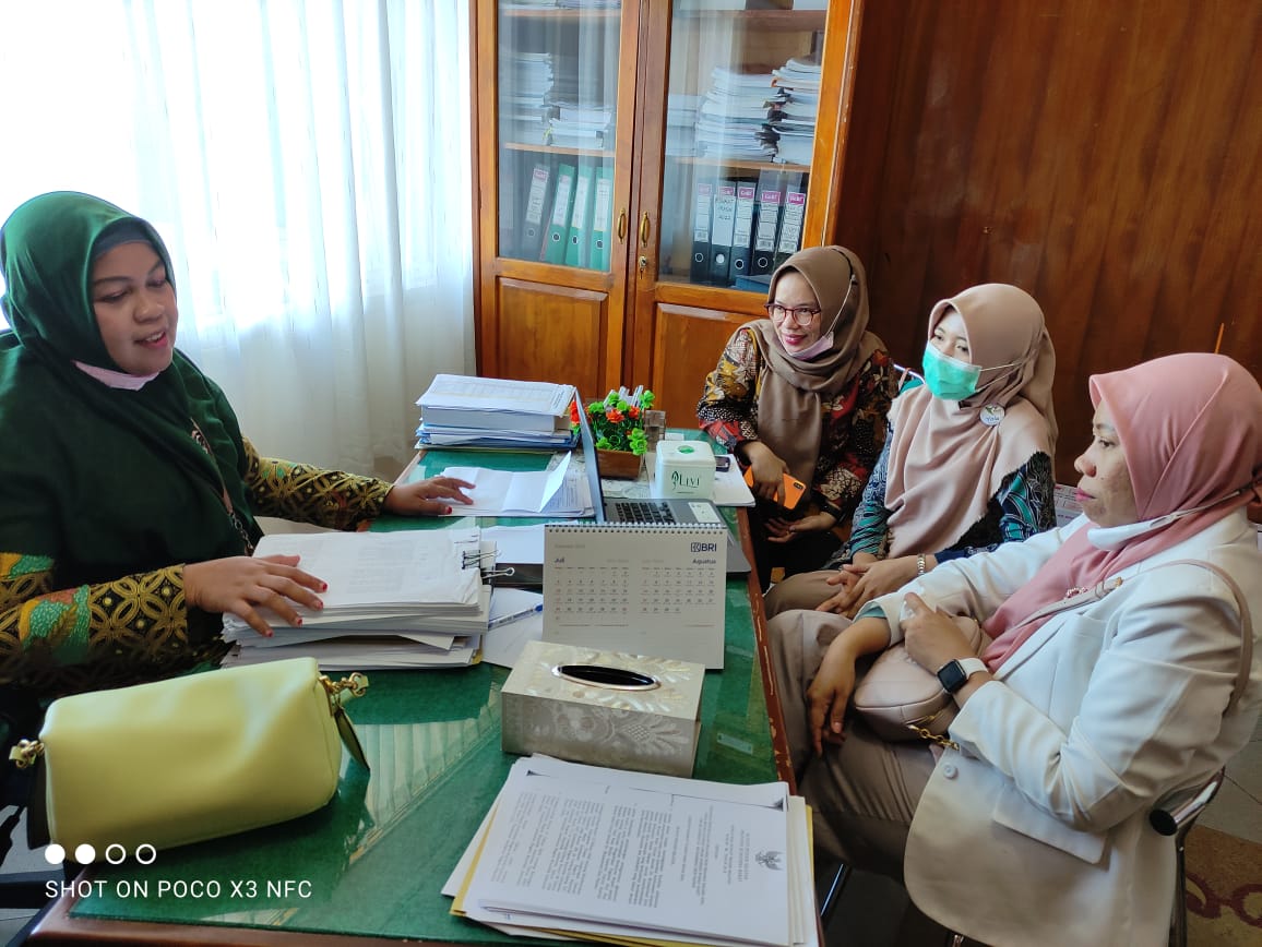 Matangkan Proposal, Tim Inovasi Apo Sicinto Berdiskusi dengan Kepala Bagian Tata Usaha 