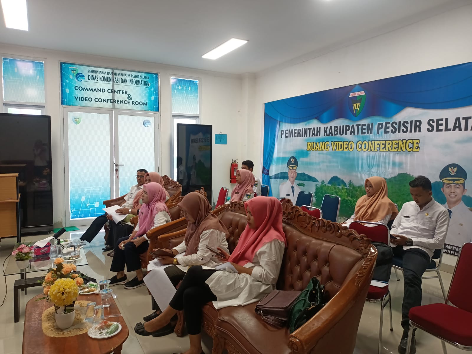 Mengikuti FGD Ekspos Hasil Pra PEKPPP Unit Lokus di Ruang Video Conference Kabupaten Pessel