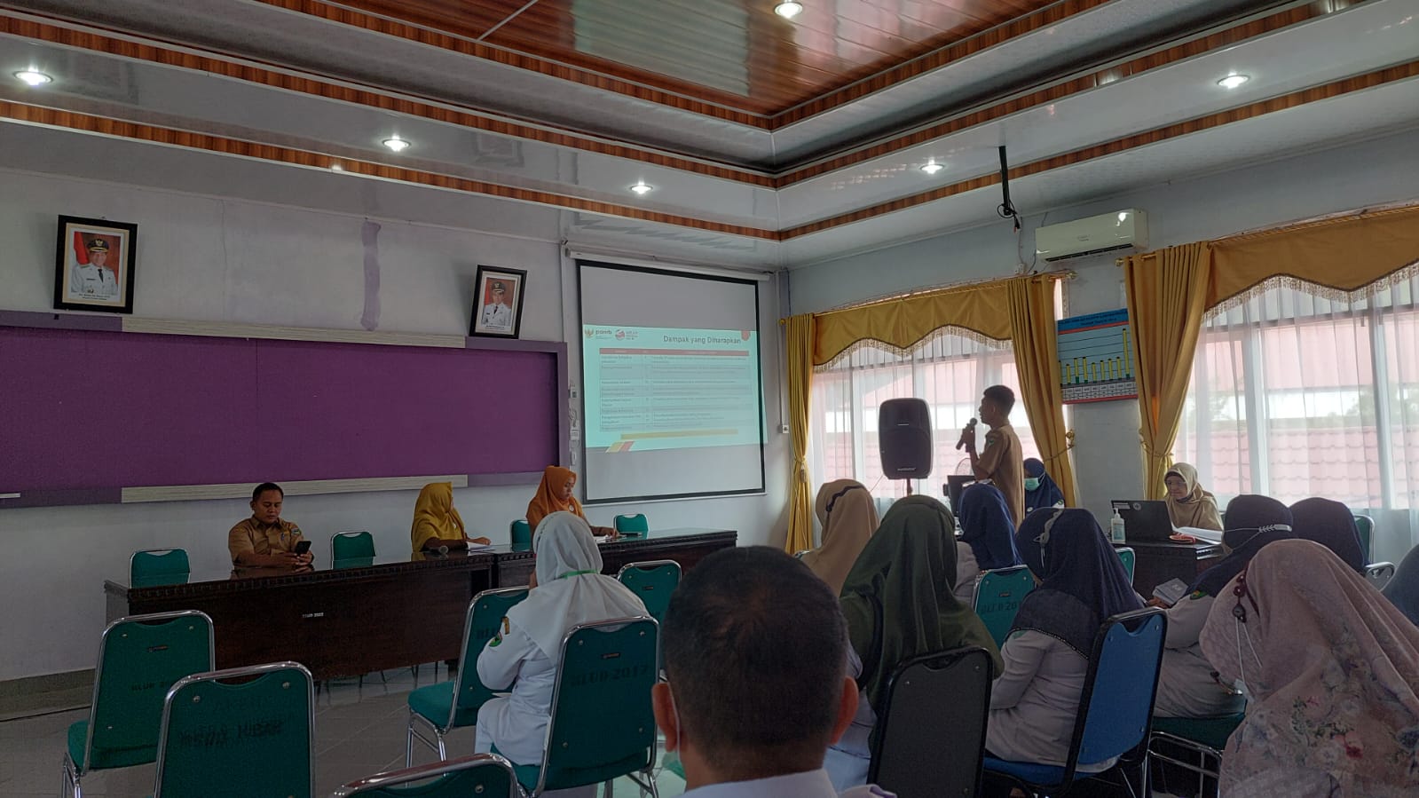 Sosialisasi Penyusunan Standar Pelayanan dalam Coffee Break di Aula Rumah Sakit