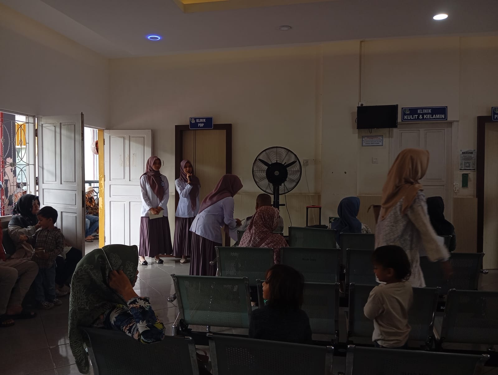 Penyuluhan Kesehatan di RSUD Dr. Muhammad Zein Painan tentang Beyond Use Date (BUD)