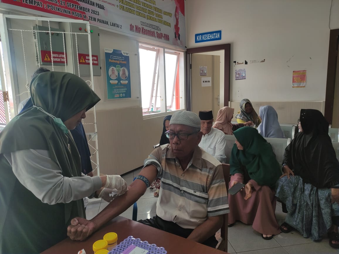Hari Pertama Pemeriksaan Kesehatan Calon Jamaah Haji 2025 di RSUD Dr. M. Zein Painan