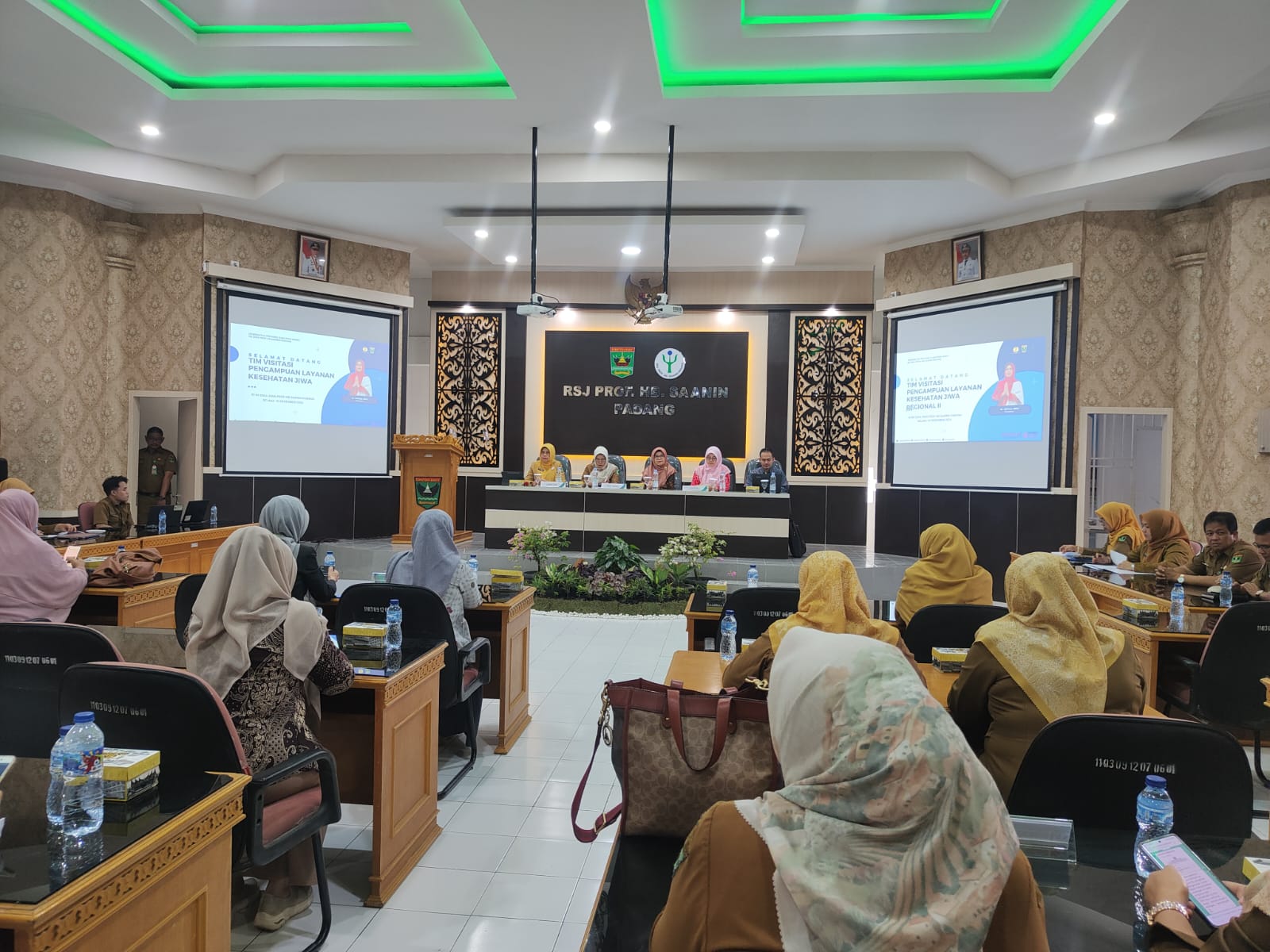 Menghadiri Visitasi Pengampuan Pelayanan Kesehatan Jiwa di RS Jiwa Prof. HB. Saanin Padang