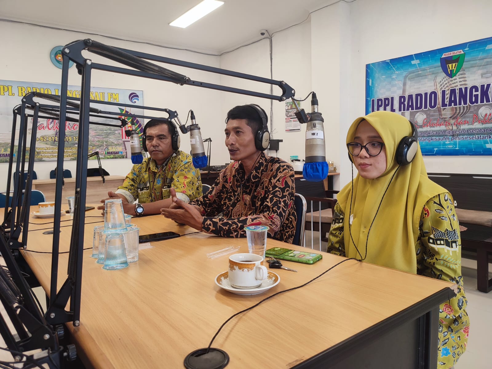 Tim PKRS RSUD Dr. Muhammad Zein Painan di Gaung Pasisie Radio Langkisau FM