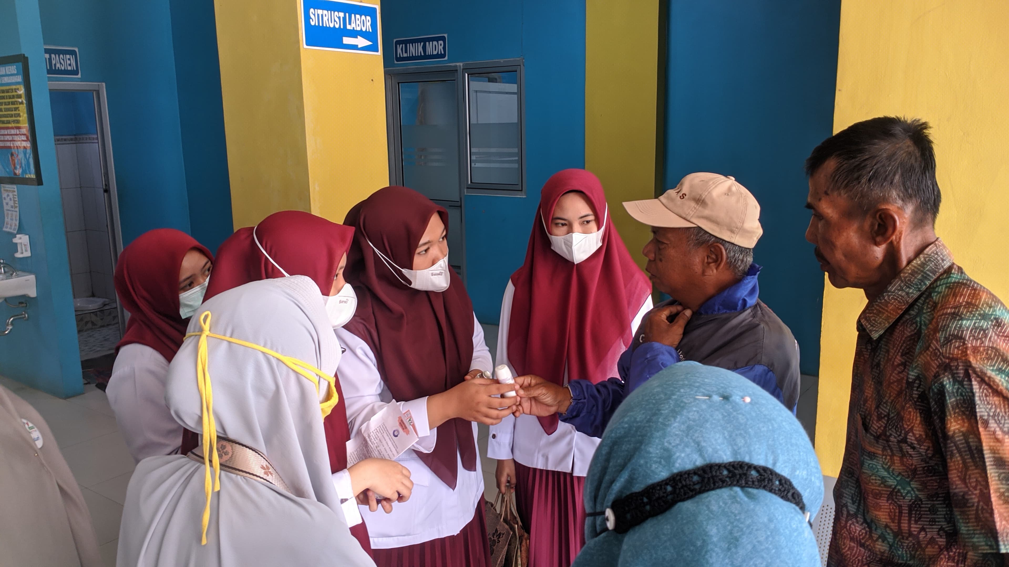 Penyuluhan Mahasiswa Profesi Apoteker di Klinik Spesialis Paru: Edukasi Penggunaan Obat Khusus