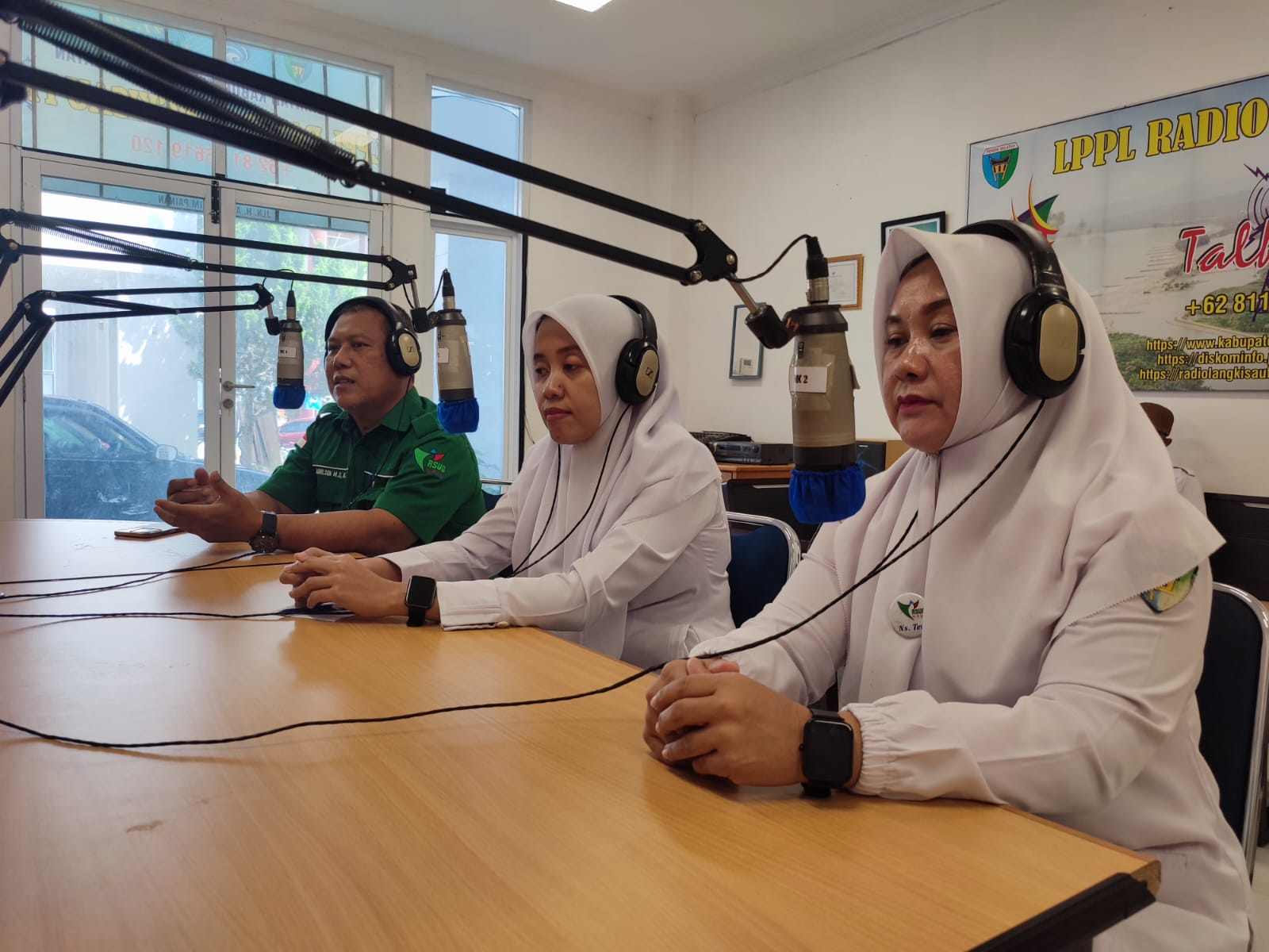 Tim Bedah Sentral RSUD Painan sebagai Narsum di Gaung Pasisie Radio Langkisau FM