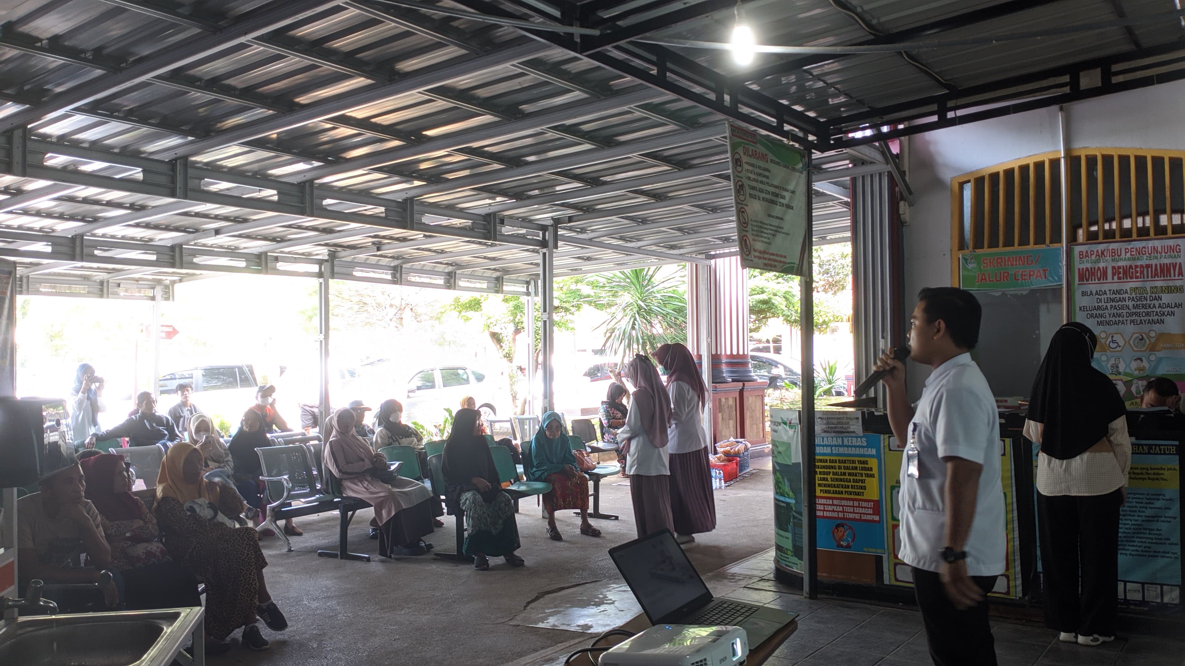 Penyuluhan Kesehatan Penggunaan Obat Saat Puasa di RSUD Dr. Muhammad Zein Painan