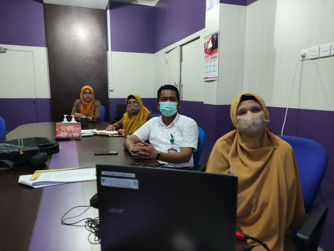 Manajemen dan Dokter Mengikuti Zoom Meeting Persiapan Kegiatan Pengampuan Uro-Nefrologi