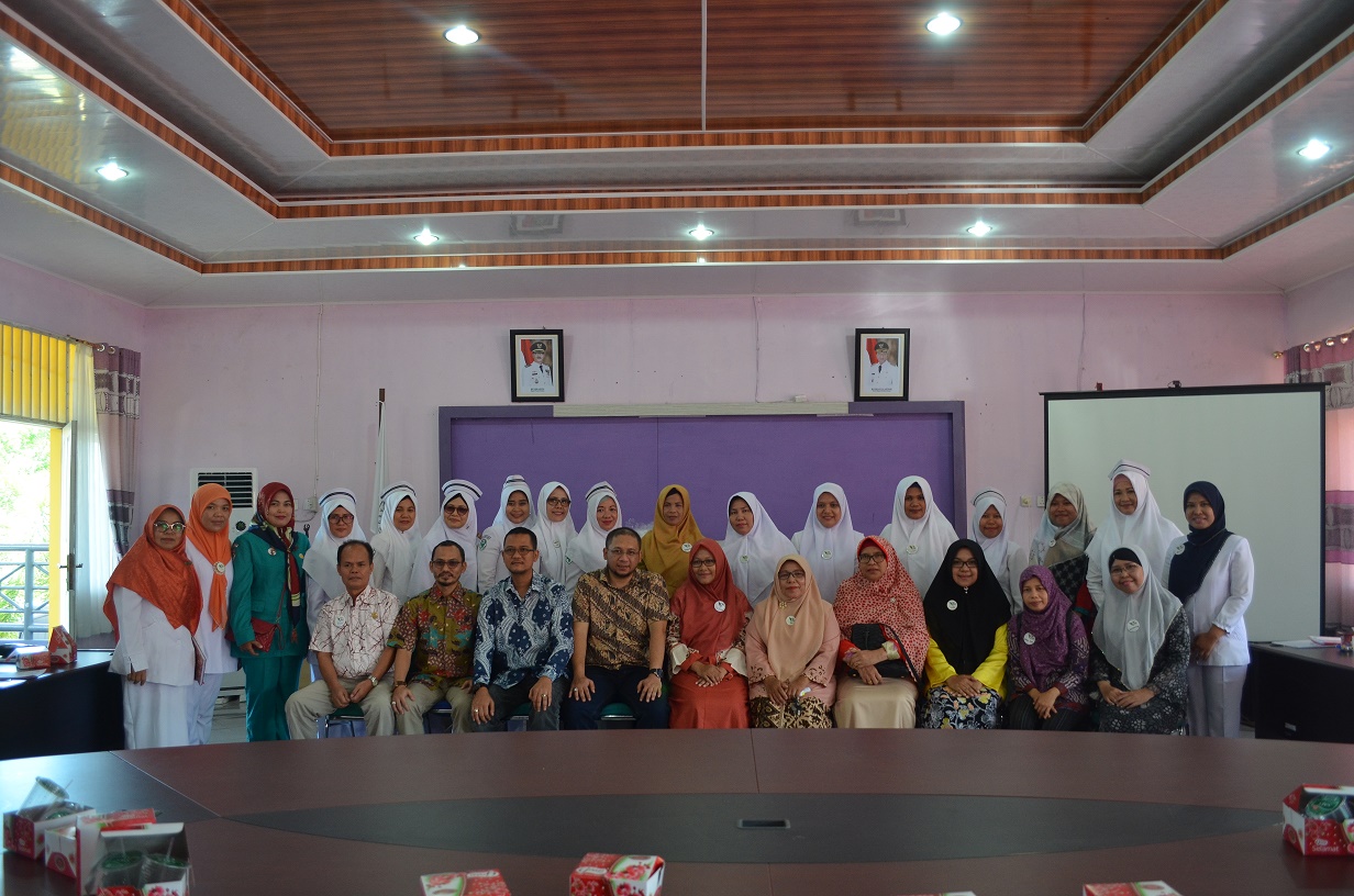 Penyerahan Hasil Survey Kepuasan Pasien oleh Pihak Ketiga