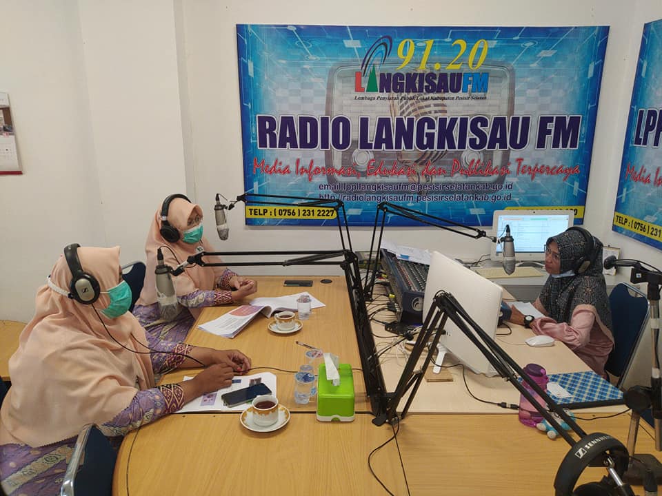Siaran di Radio Langkisau : Pelaksanaan Vaksinasi Covid-19 Bagi Tenaga Kesehatan di Rumah Sakit 