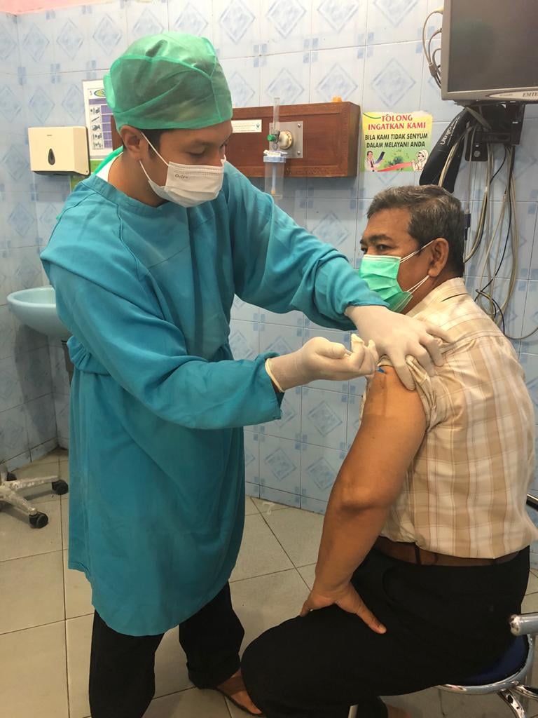 Vaksinasi Covid-19 Bagi Tenaga Kesehatan Lansia